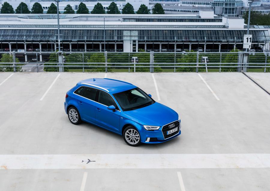 Audi A3 Sportback 2.0 TDI (8V) 2016 года  (WW) (фото 8 из 22)